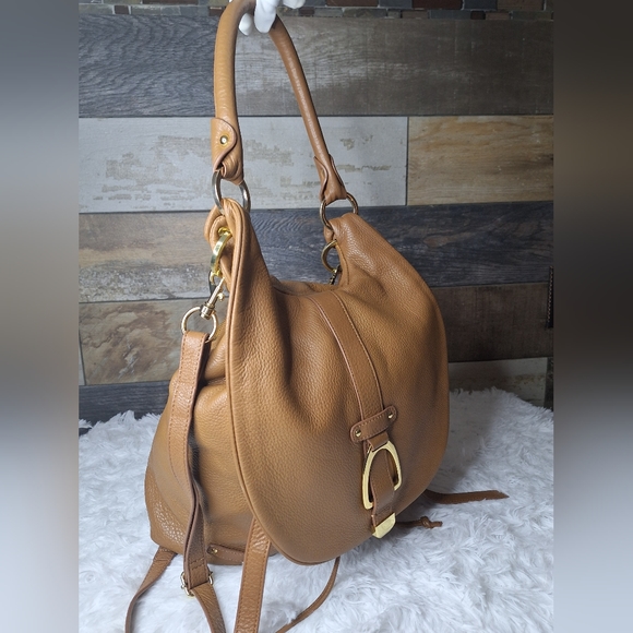 GILI Pebble Leather Shoulder/Crossbody/Convertable Backpack - Picture 2 of 12
